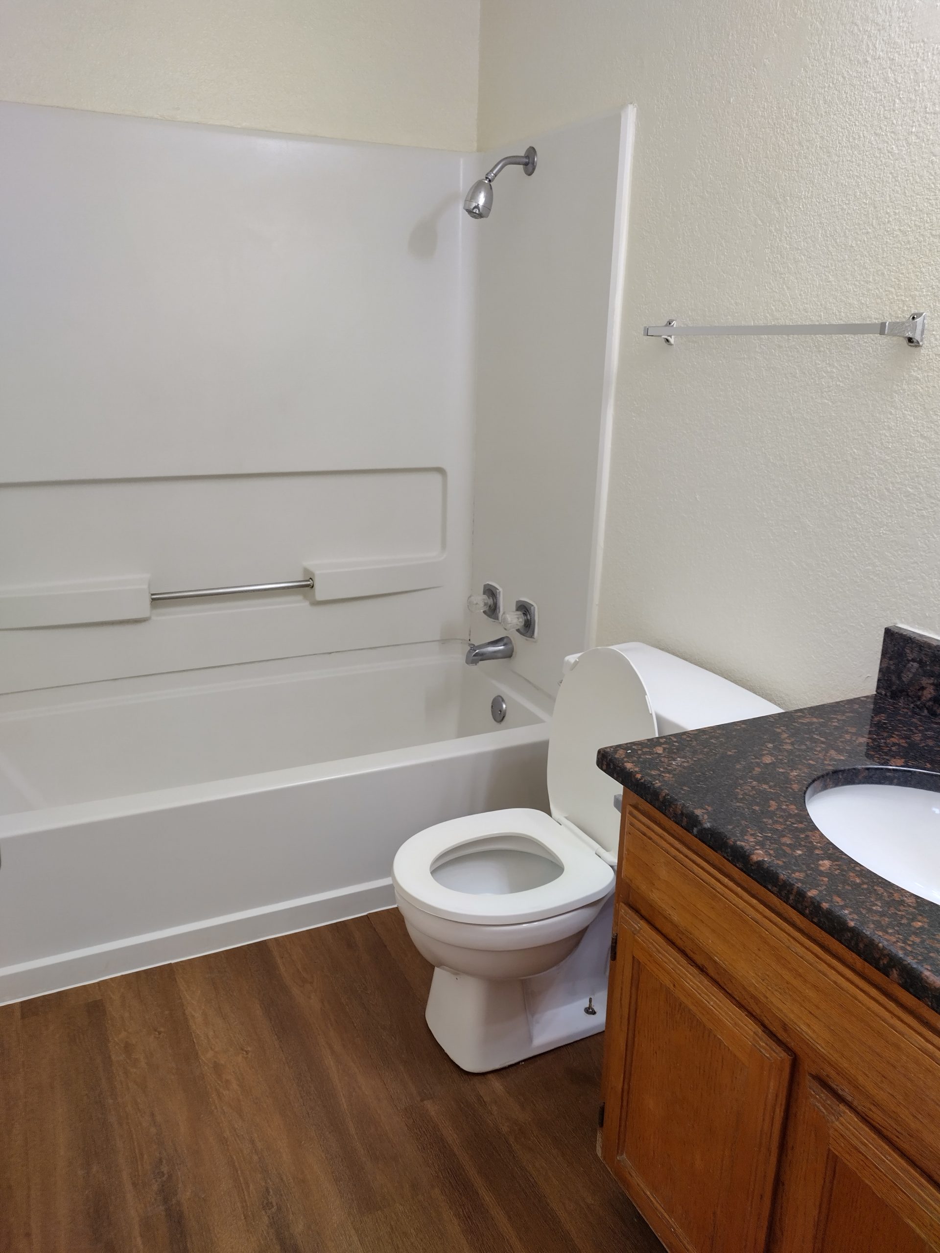 Lakeshore Village Apartments 